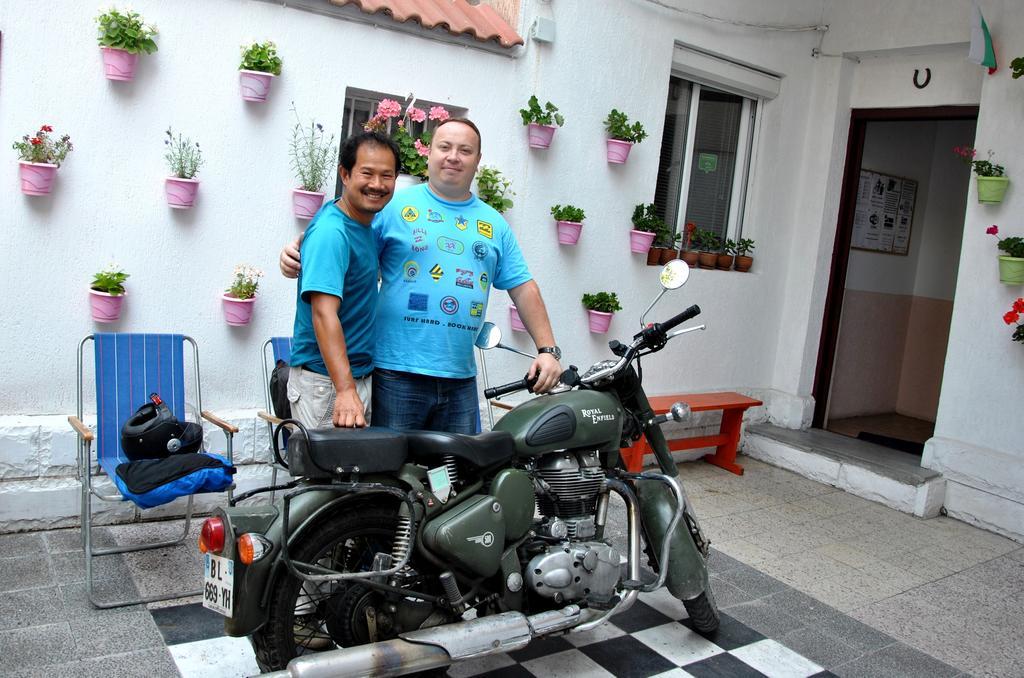 10 Coins Hostel & Tours Sofya Dış mekan fotoğraf
