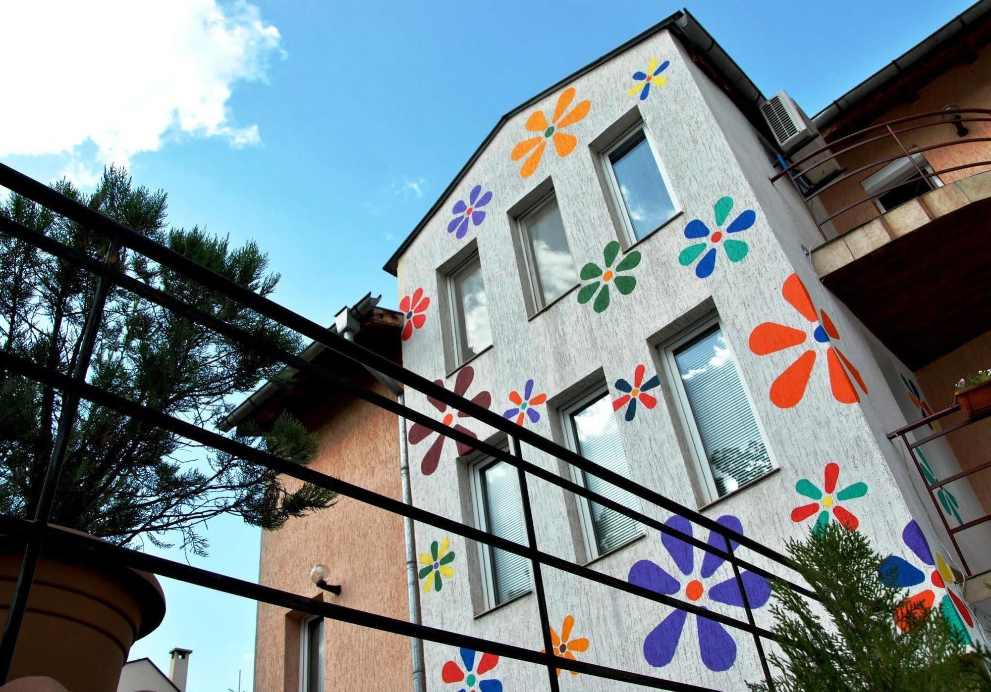 10 Coins Hostel & Tours Sofya Dış mekan fotoğraf
